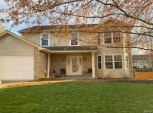 8 Statesman Dr, O'Fallon, MO 63368