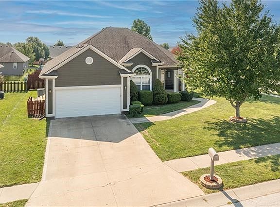 3rd image of 1111 NW Persimmon Dr
