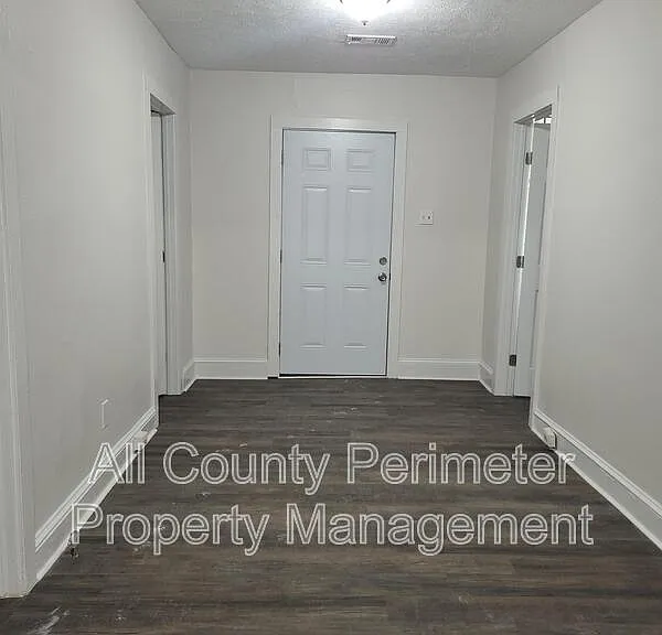 3722 Piedmont Dr — Photo 2