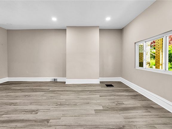 4th image of 1021 Valonia St