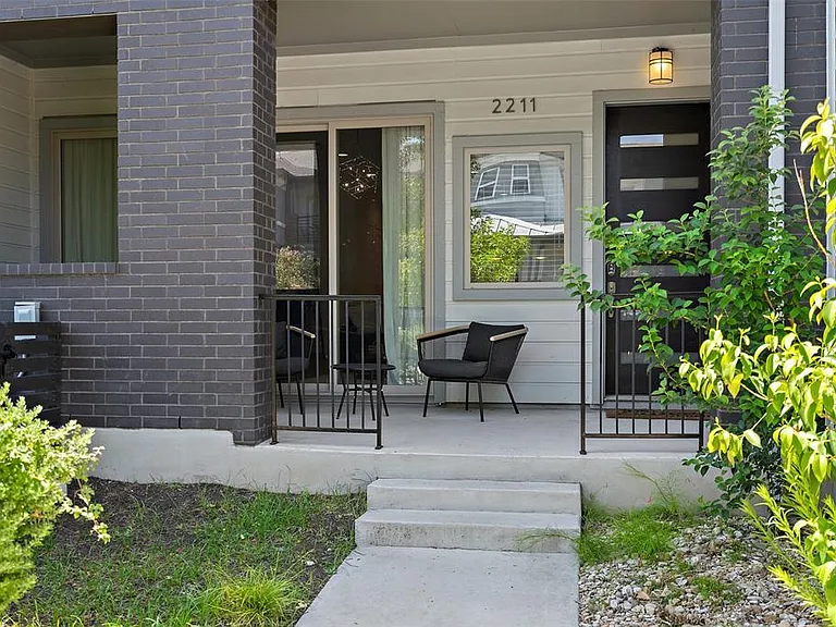 2211 Robert Browning St — Photo 2