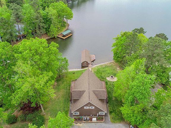 3rd image of 345 Moncure Ln