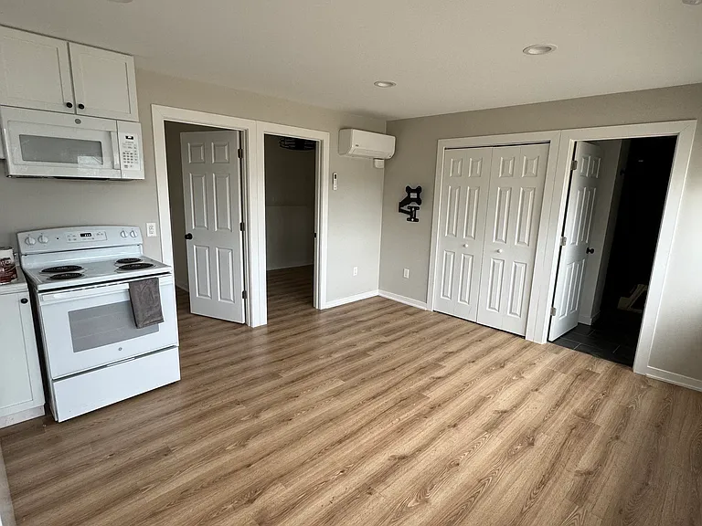 4069 Silver Lake Rd #B — Photo 3