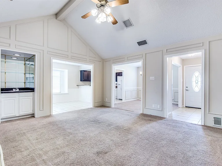 310 Barclay Ave — Photo 7
