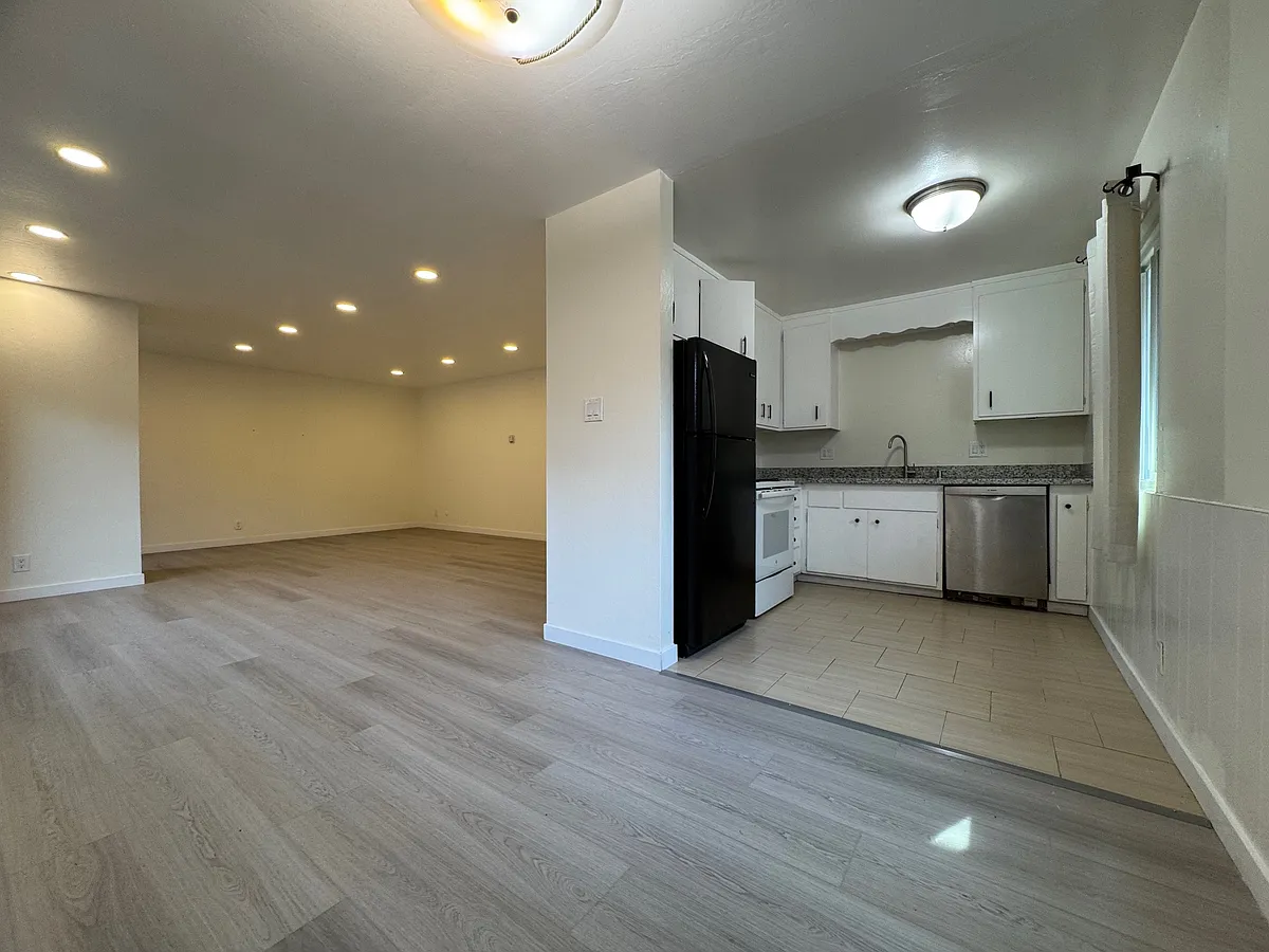 Building Photo - 4059 Allendale Ave #5