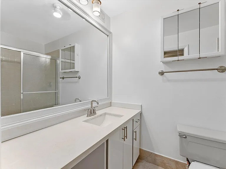 1821 NE 40th Ct #305 — Photo 15