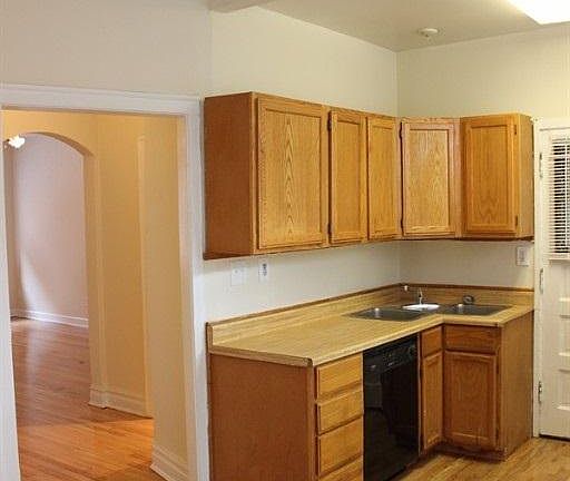 4th image of 3909 N Janssen Ave
