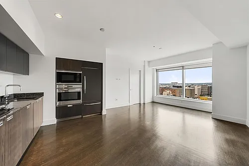 110 Stuart St Photo 1