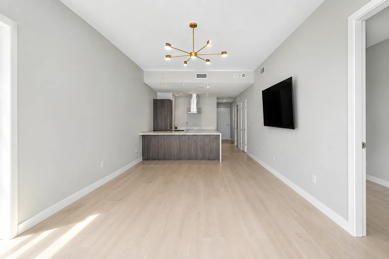 2 bed, 1143 sqft, $6,800 — Photo 4