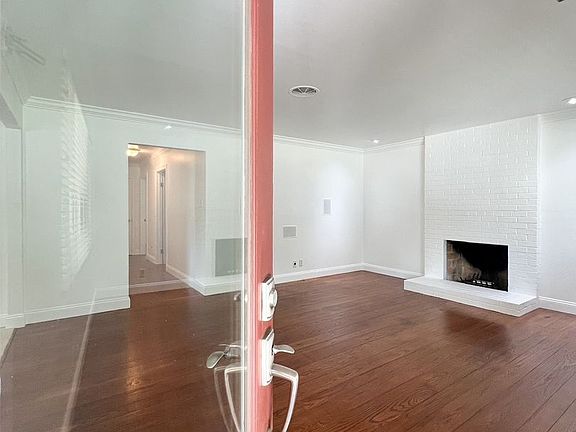 3rd image of 3432 Baxter Ave
