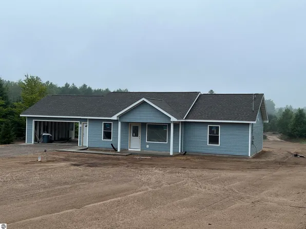 10424 Dell Rd, Traverse City, MI 49685