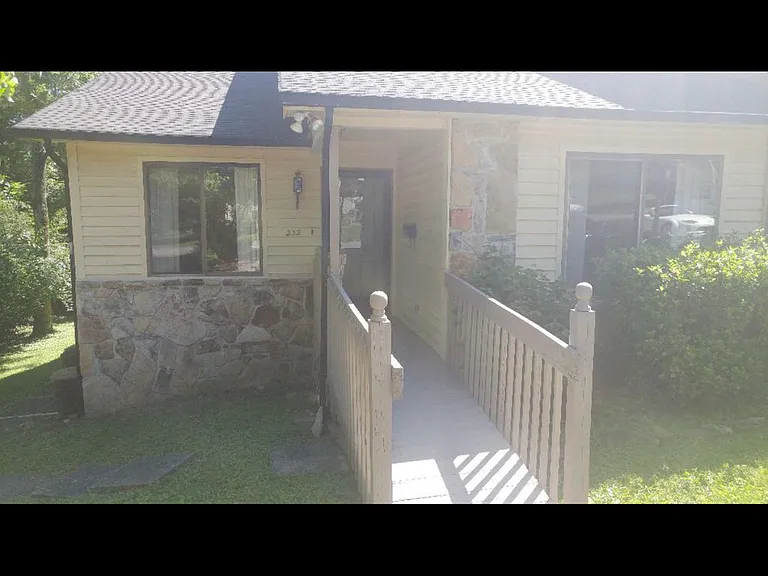 232 Hendrix Dr #232 — Photo 3