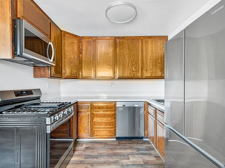 572 Federal St — Photo 8