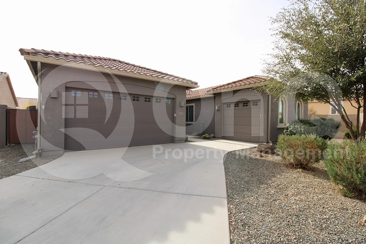 4 bed, 3.0 bath, 2569 sqft, $2,999 — Photo 2