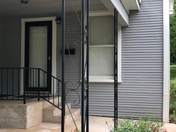 824 Earl Garrett St, Kerrville, TX 78028