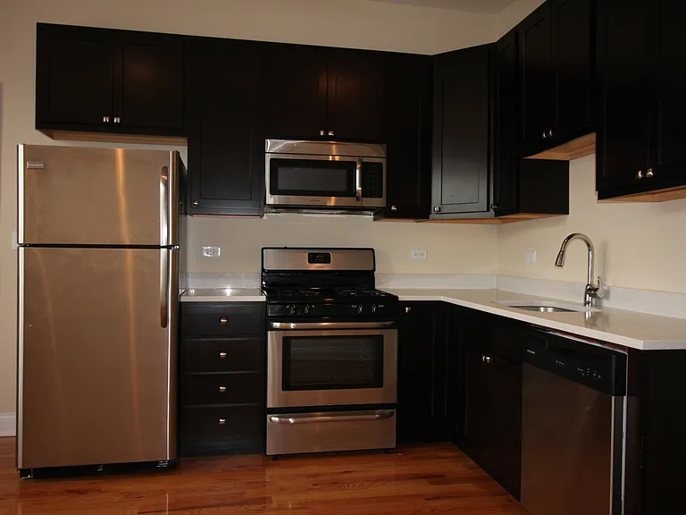 2540-42 W Augusta Blvd — Photo 2