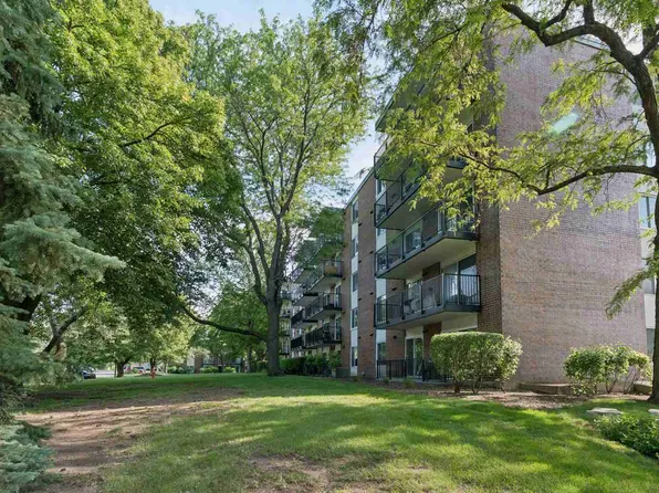 5S040 Pebblewood Ln APT E105, Naperville, IL 60563