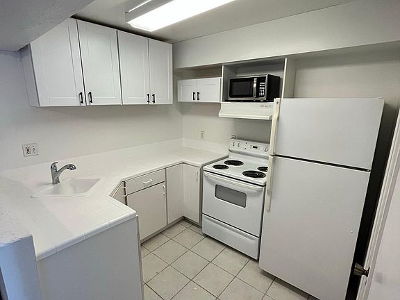 3rd image of 14 8201richmond Ave
