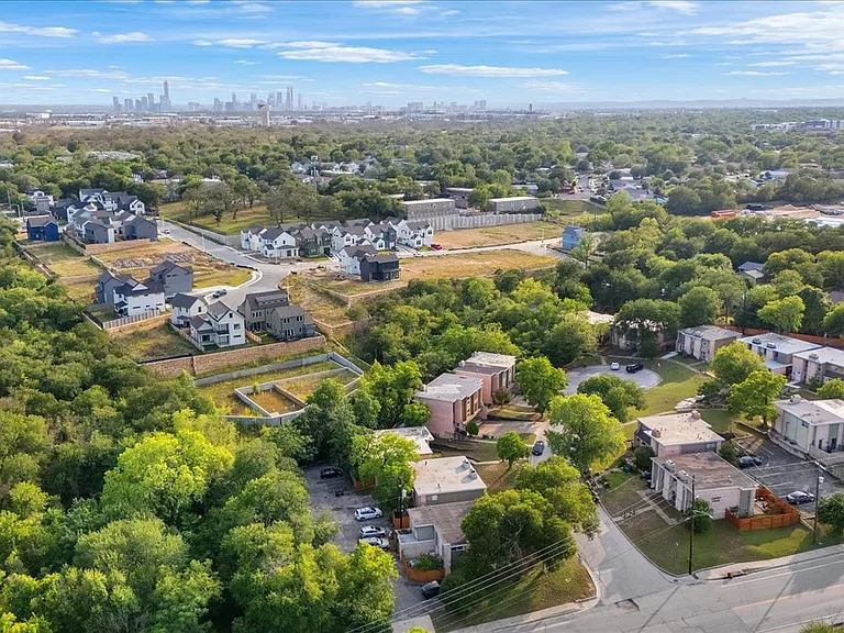 6413 Chimney Creek Cir — Photo 17