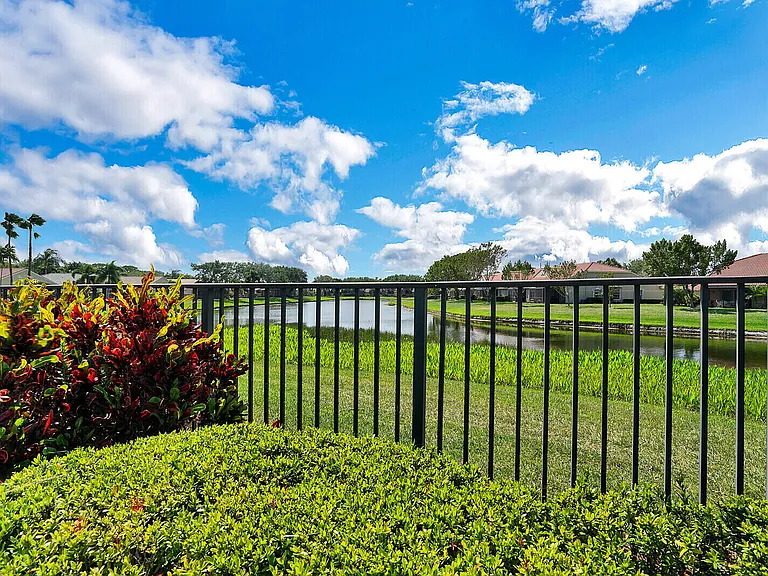 5335 Vernio Ln — Photo 44
