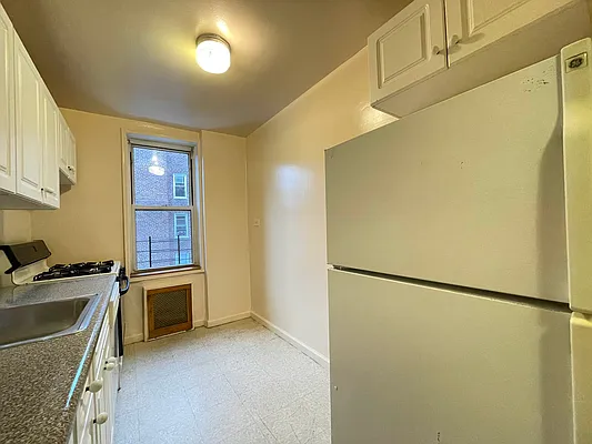Rented by Kew Forest Realty Inc | media 5