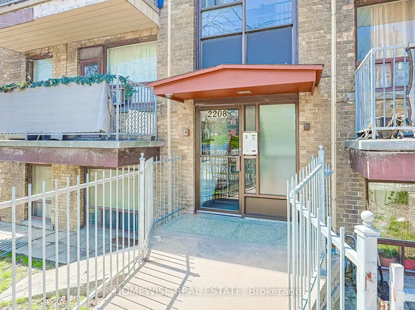 2208 Dufferin St #102, Toronto, ON M6E 3R8