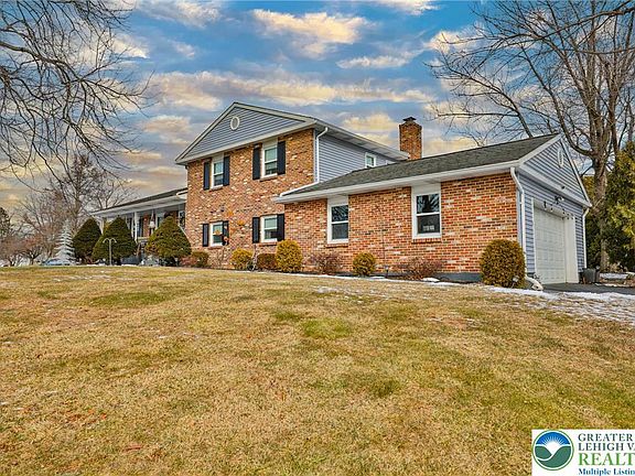 2nd image of 3705 Gloucester Dr