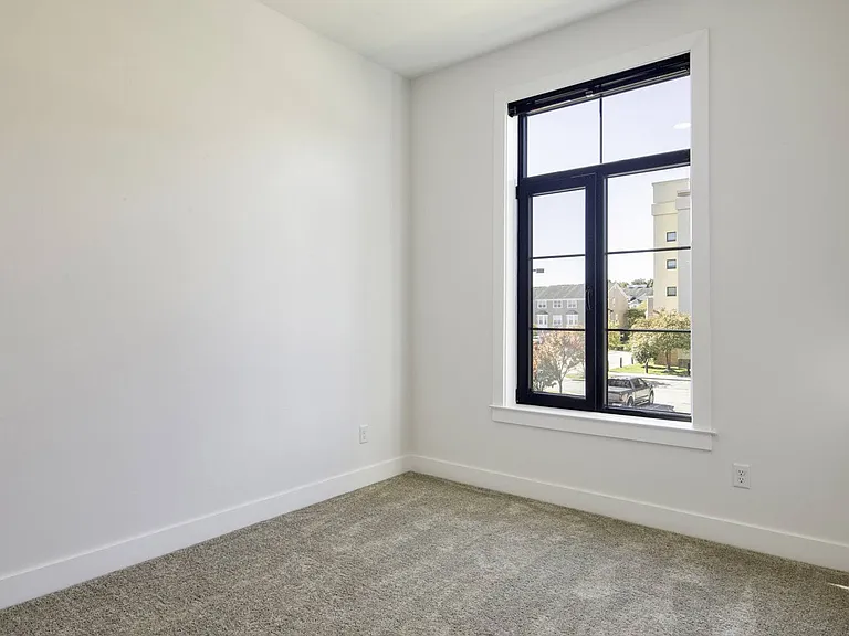 Aviator Lofts — Photo 7