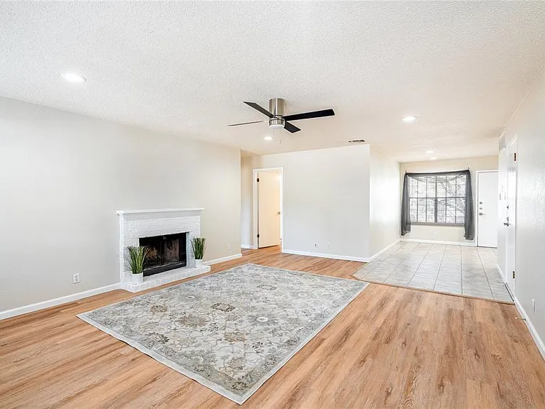 511 Algerita Dr #A — Photo 3
