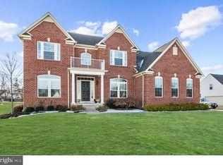 114 Green Briar Ct, Cinnaminson, NJ 08077