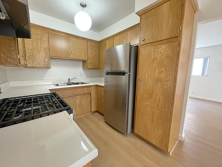 4254 W 5th St #9 — Photo 6
