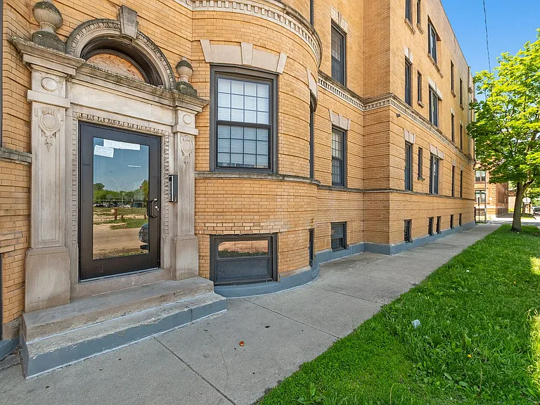 4801 S Calumet Ave. / 347-49 E 48th St — Photo 1