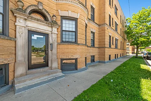 4801 S Calumet Ave. / 347-49 E 48th St Photo 1