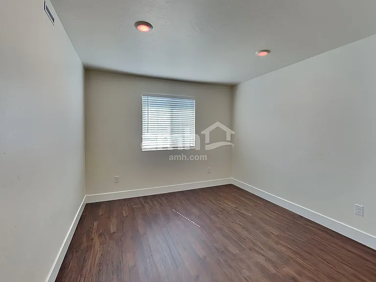716 S Rocker Ave — Photo 16