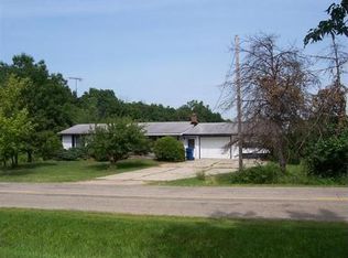 2811 S Sand Lake Rd, Hillsdale, MI 49242