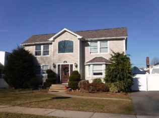 3469 Roxbury Ave, Wantagh, NY 11793