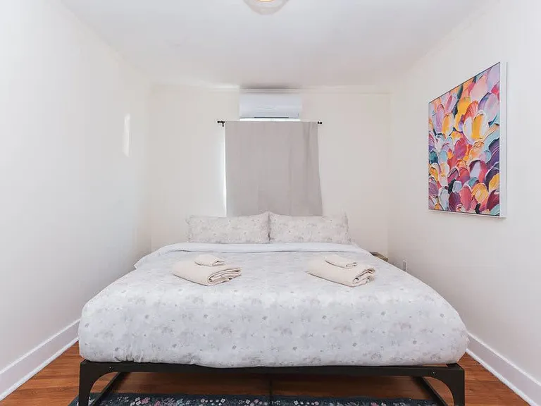 Tamarind Ave — Photo 15