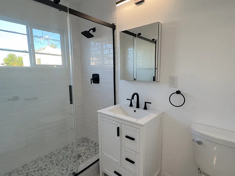 1027 Euclid St — Photo 3