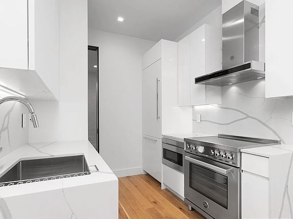 2nd image of 543 Bergen St APT 3