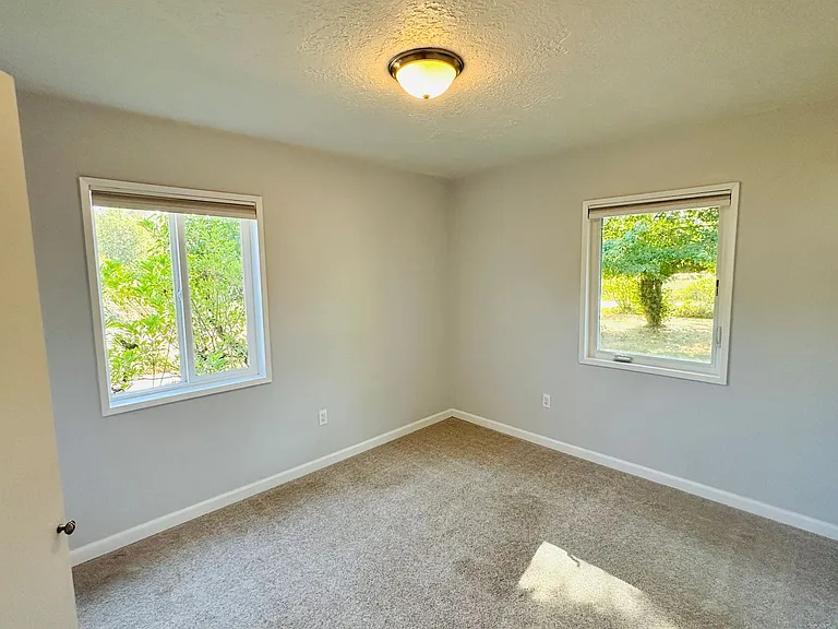 22213 NE 37th Ave — Photo 14
