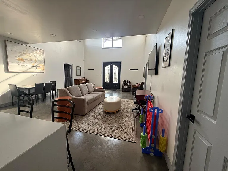 1593 Walter Stuart Loop — Photo 11