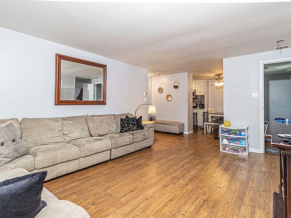 4th image of 426 Clubhouse Ct #426