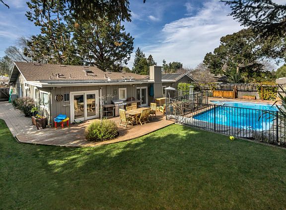 3rd image of 557 Casita Way