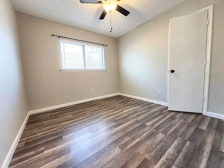 2641 Berkshire Ln — Photo 14