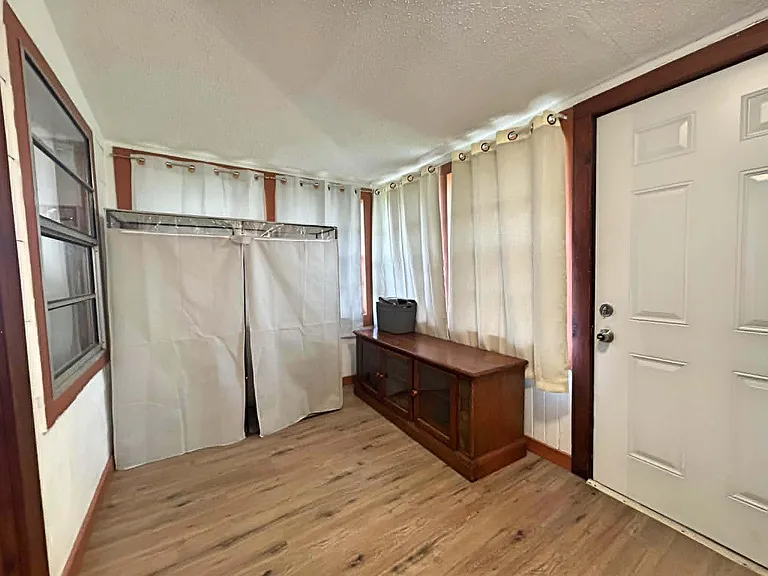 315 Avenue J — Photo 10