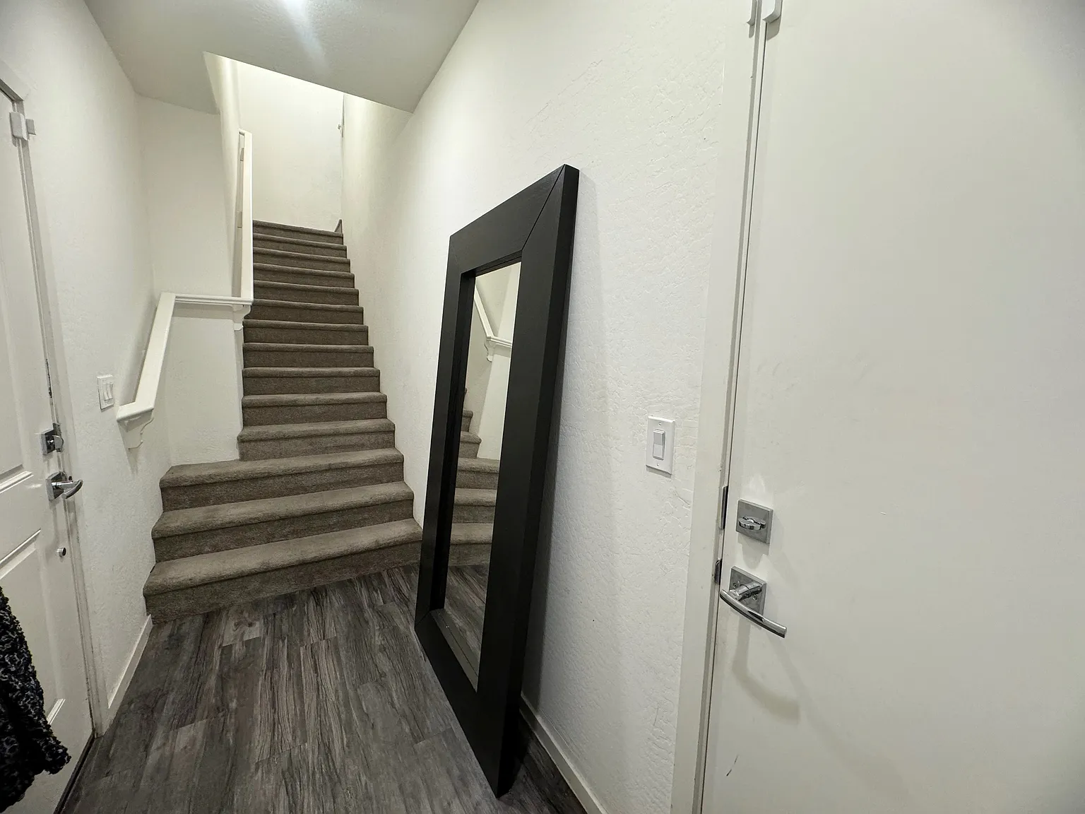 2337 E Huntington Dr — Photo 3