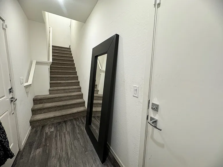 2337 E Huntington Dr — Photo 3