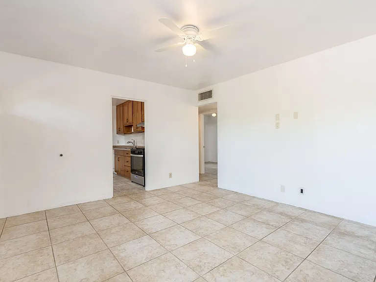 1120 E Waverly St — Photo 7