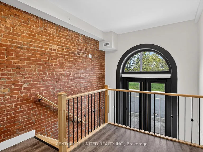 475 George St N #201 — Photo 11