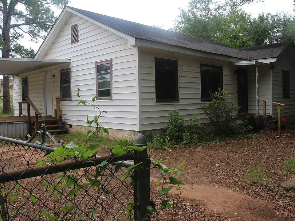 1413 W Highland Ave